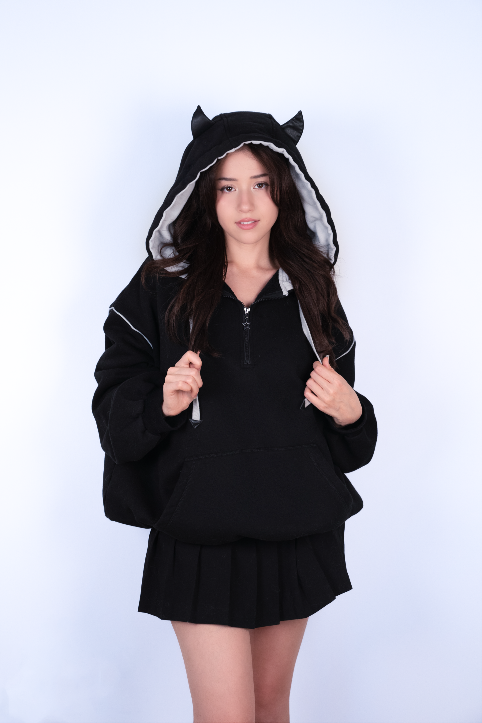 トップス poki POKI DEVIL QUARTER ZIP HOODIE – Pokimane x Ebiko